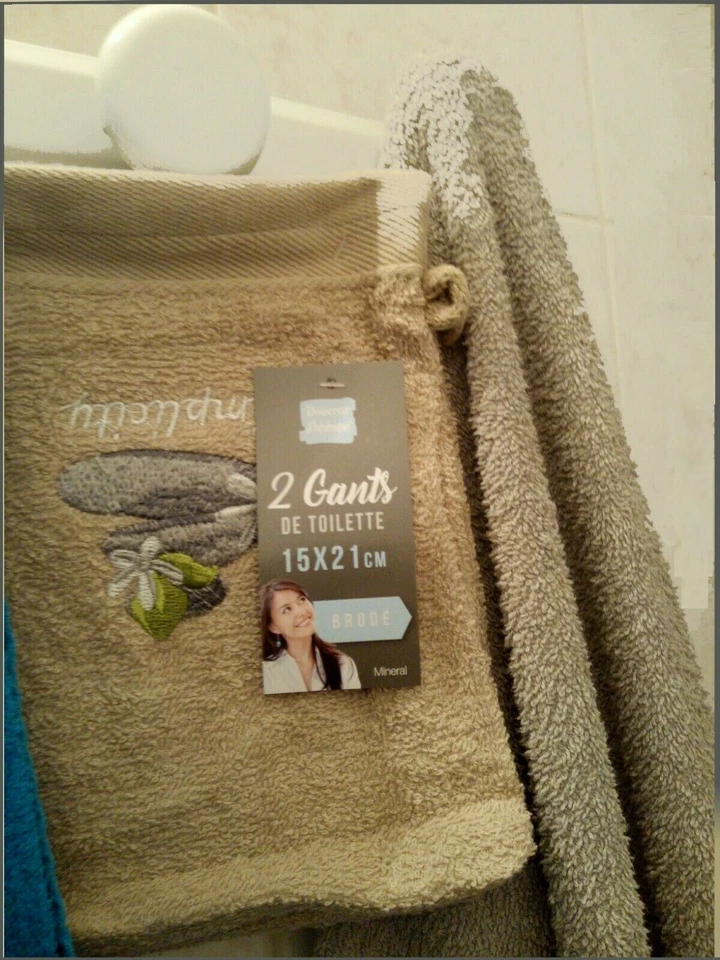 lot de 2 gant de toilette beige avec motif fleurs - Photo 1/2