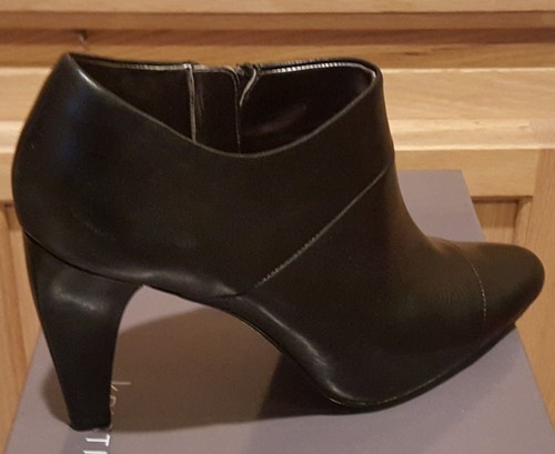 Kristin Davis Cally Black Leather Ally pieced Shootie Bootie Shoe - $109 - Picture 5 of 8