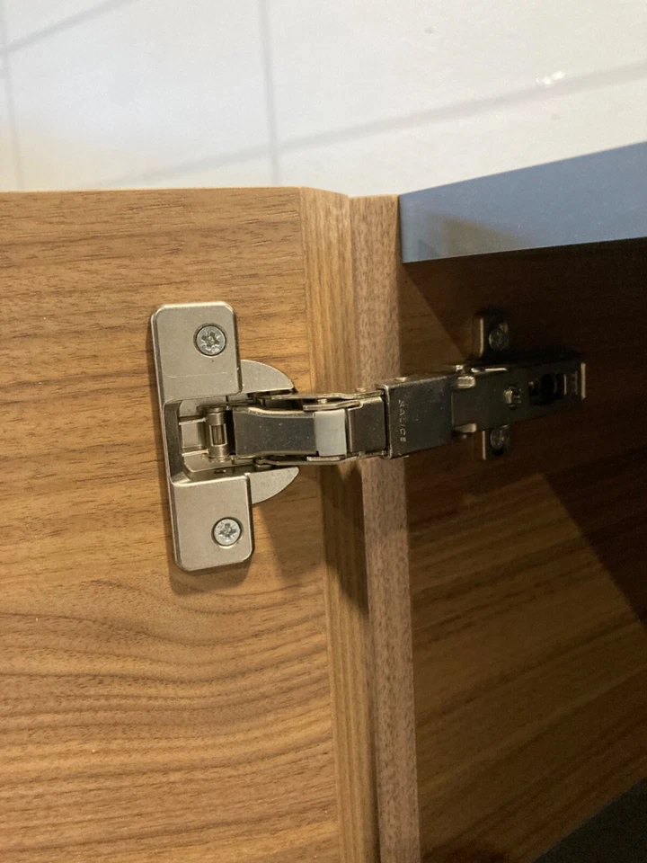 UD2 Column Cabinet Shelf SX N8 Push-to-Open (dent) Pure - Image 2 of 4