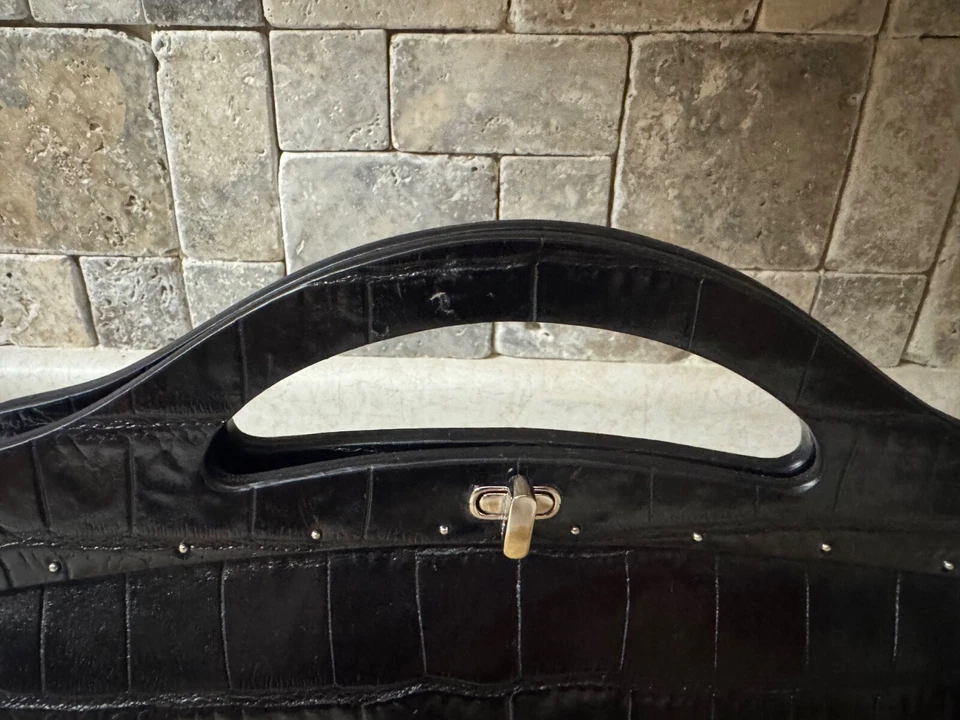 Bolso de mano Monsac para mujer con cierre de cierre asa superior de cuero de cocodrilo negro Foto 2 de 4