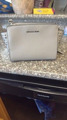 Smal Michael Kors Crossbody Hand Bag.  Only Used A Few Times Smoke Free