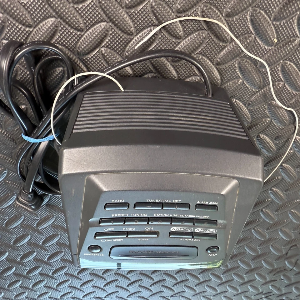 Vintage 1980s Sony Dream Machine Cube Alarm Clock AM/FM Radio ICF-C143 Working - Image 2 of 4