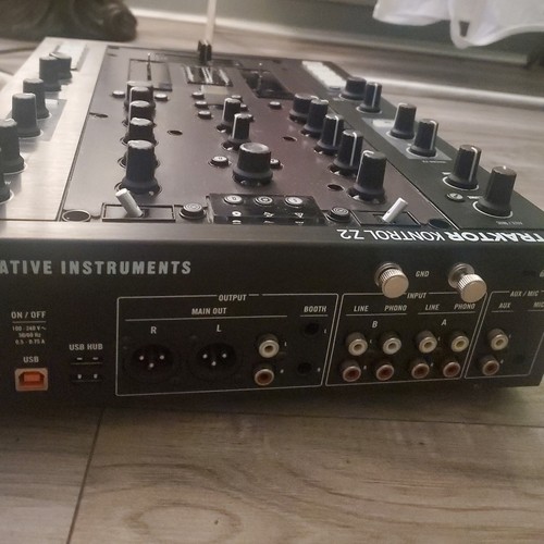 Mezclador DJ Traktor Kontrol Z2 - Imagen 5 de 7