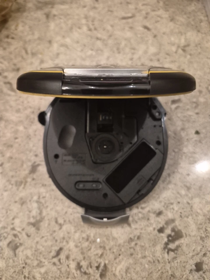 Sony Sports D-SJ15 con banda de mano CD portátil protección G negro probado funcionando Foto 3 de 4