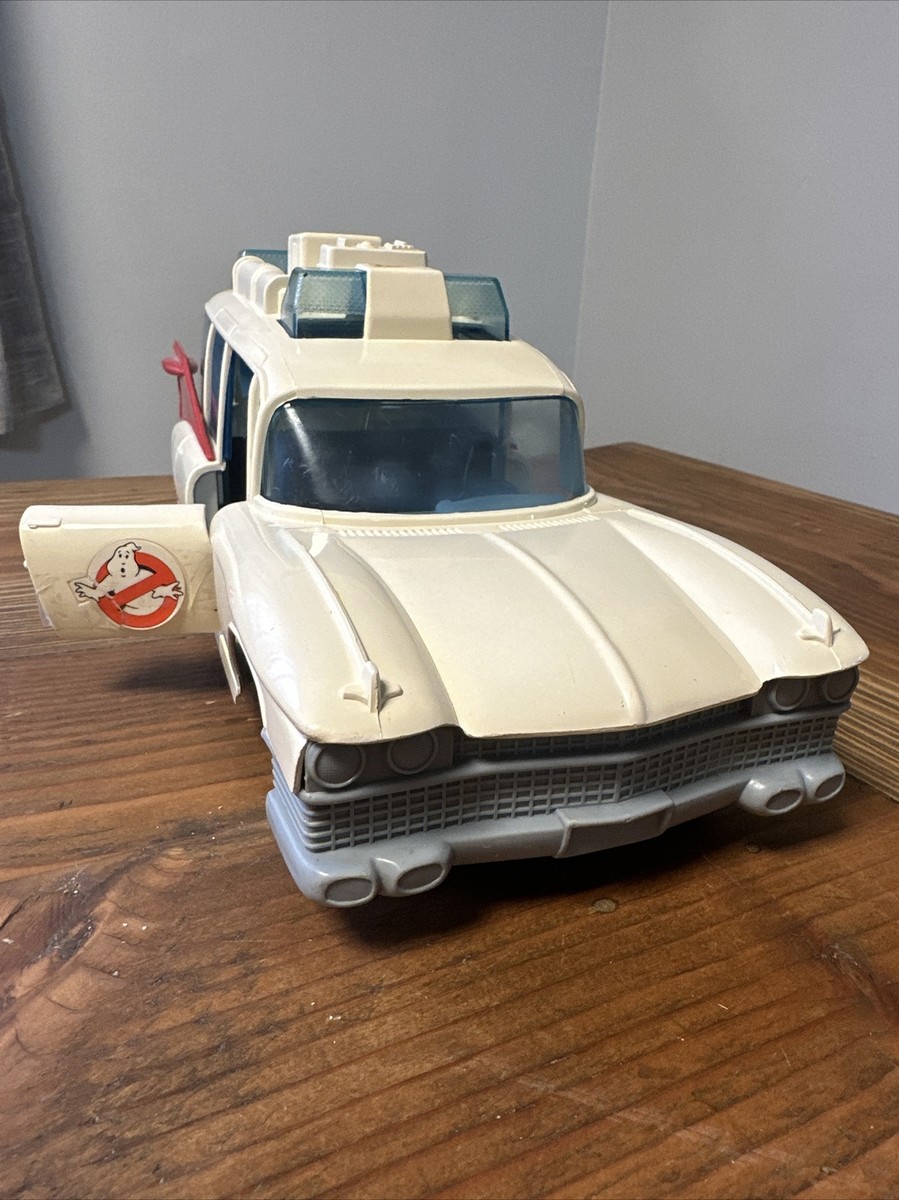 未開封　GHOSTBUSTERS ECTO-1 Amazon.com: Ghostbusters Kenner Classics Vehicle Figure