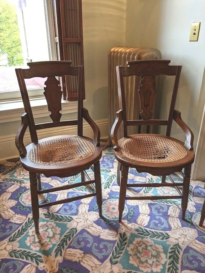 Антикварные стулья для столовой эпохи Возрождения из орехового дерева с сиденьями из банок - Изображение 2 из 4