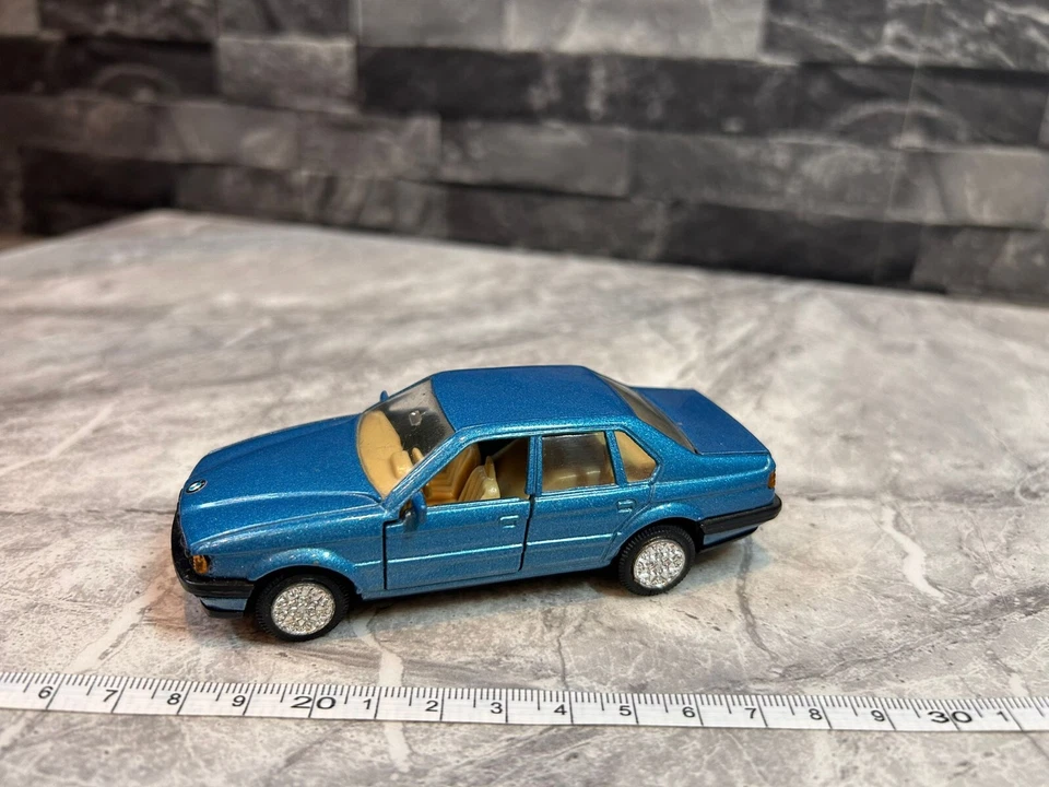 Vintage Welly Rare BMW 750i No.8671 In A Glittering Blue Die Cast Cars Near Mint - Image 2 of 4