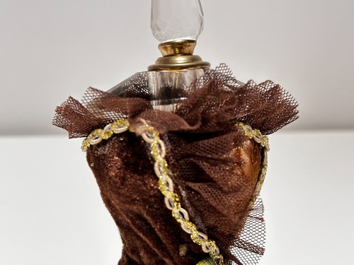 VINTAGE LADIES RARE HAND MADE GLASS PERFUME BOTTLE DECORATE WITH WOMAN DRESS - Picture 5 of 17