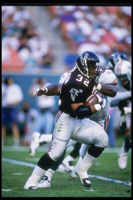 Running back Jamal Anderson Atlanta Falcons moves the ball duri- 1995 Old Photo