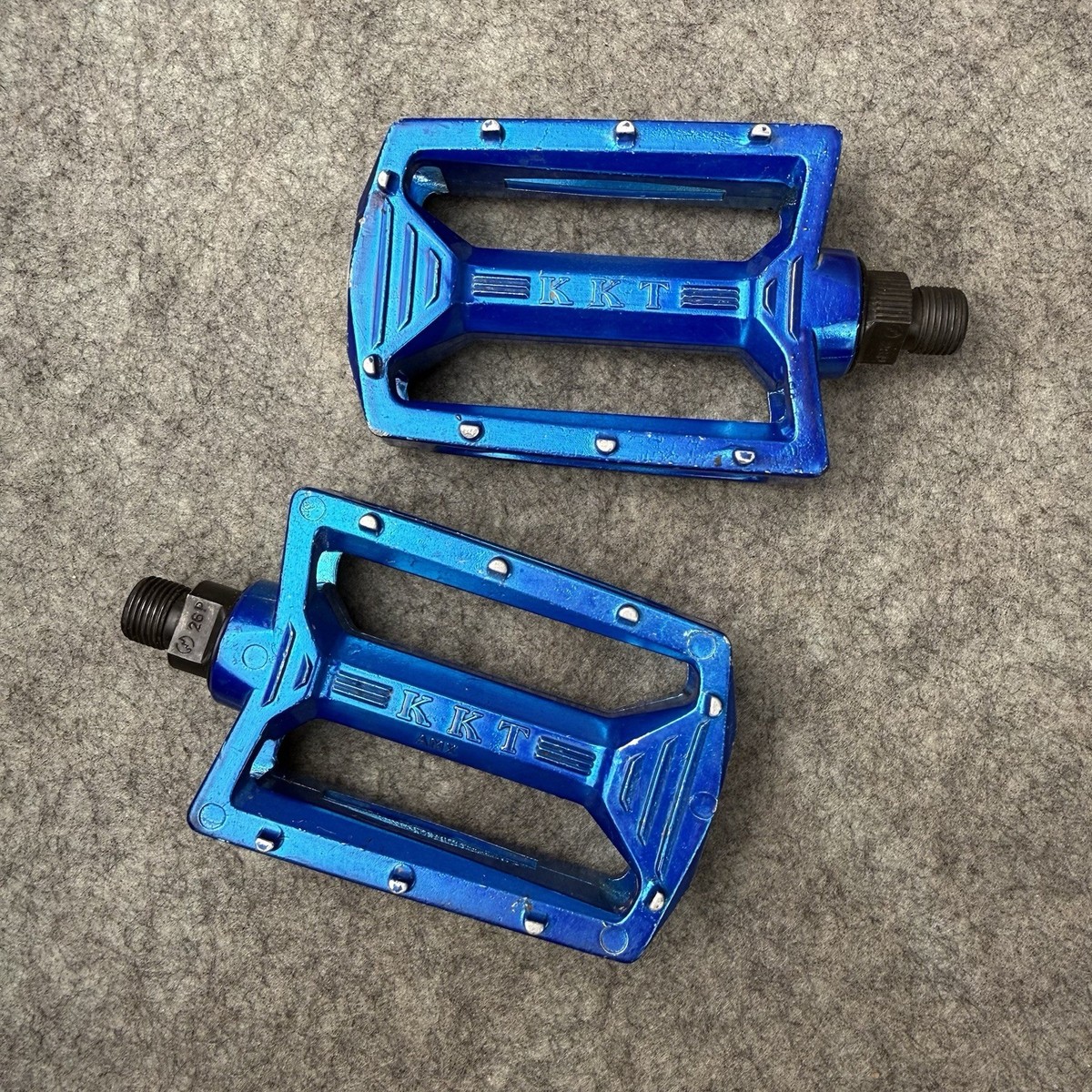 KKT old school bmx pedal タイプAMX NOS KKT AMX Pedals Blue Vintage BMX Missing Reflectors | eBay