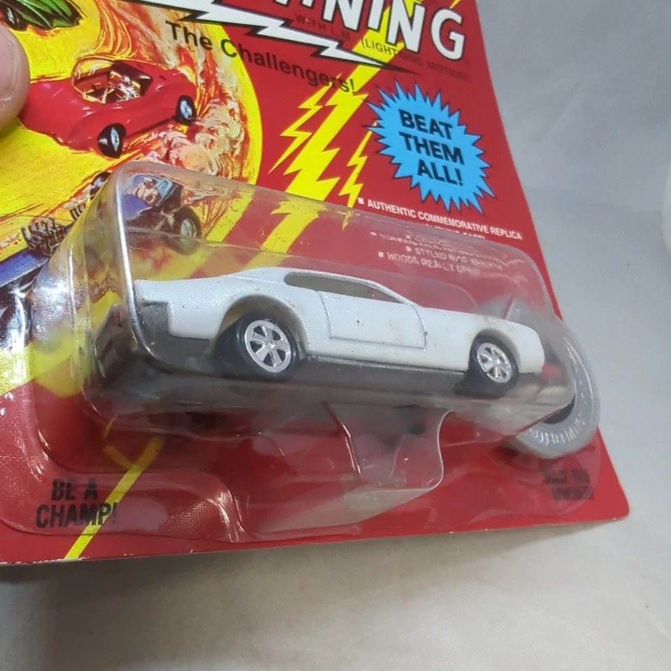 Johnny Lightning Custom TORONADO en Blanco Sellado en TARJETA EDICIÓN LIMITADA Foto 3 de 4