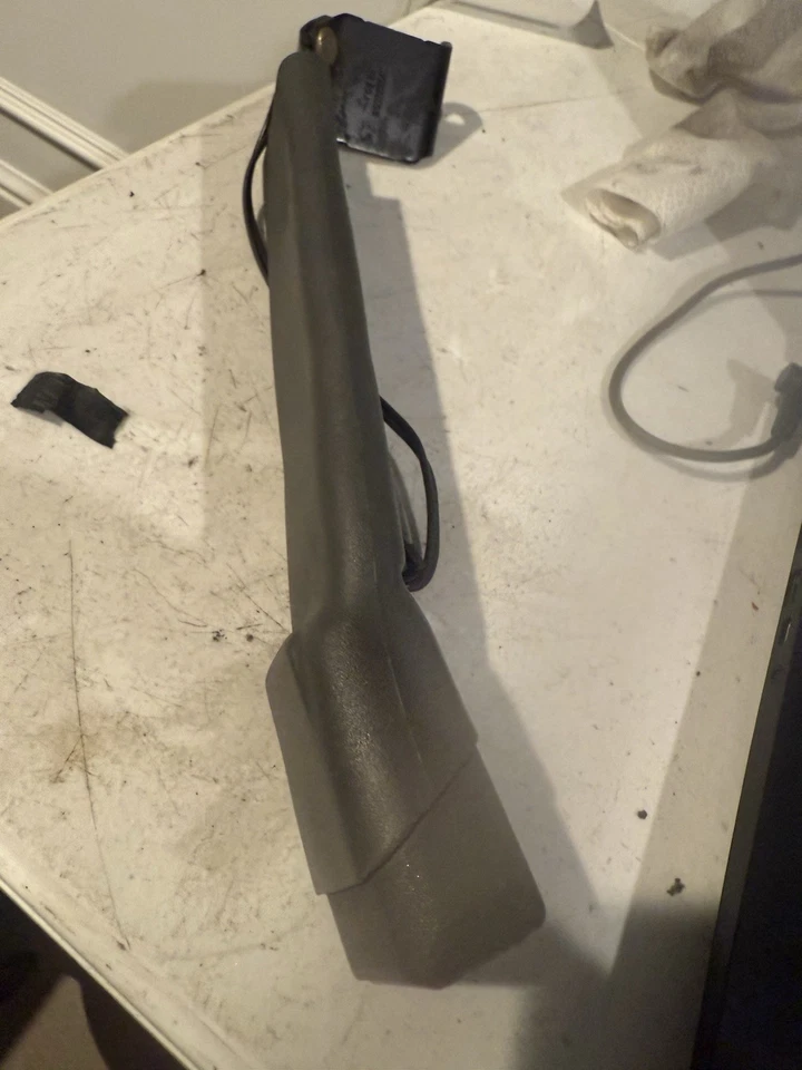 2005 BUICK CENTURY Front Driver LEFT Seatbelt Receiver 33027430A GRAY GREY - Изображение 4 из 4