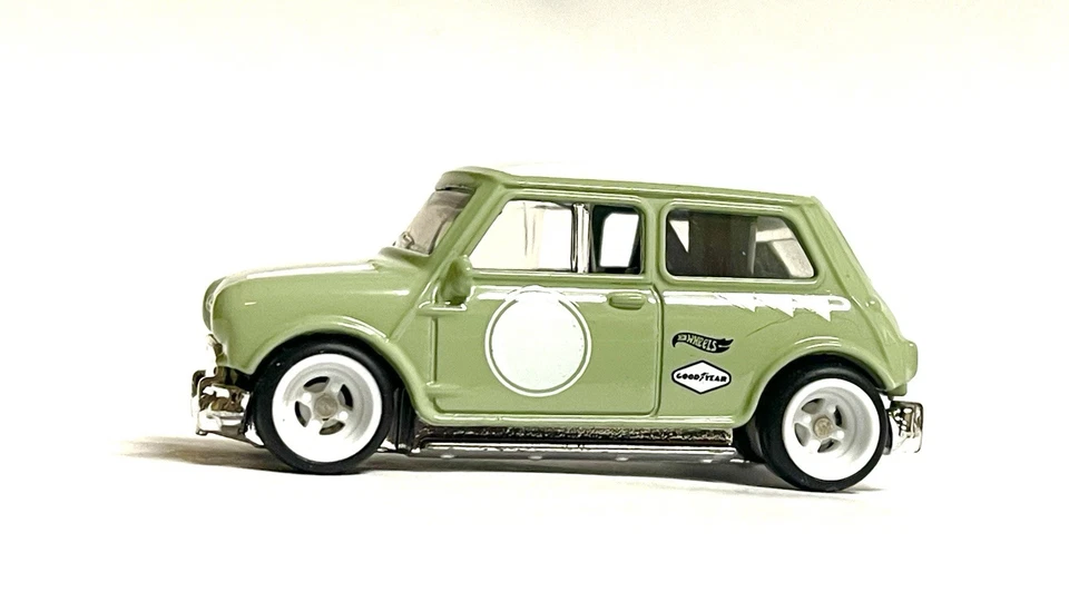 Hot Wheels New Austin Mini Cooper S Un-Spun Premium Wheels  - Image 4 of 4