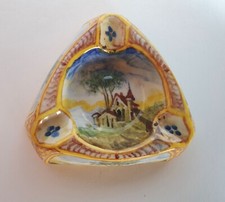 Ceramica antica Minghetti Bologna: Posacenere colorato con figure misura mm86X95