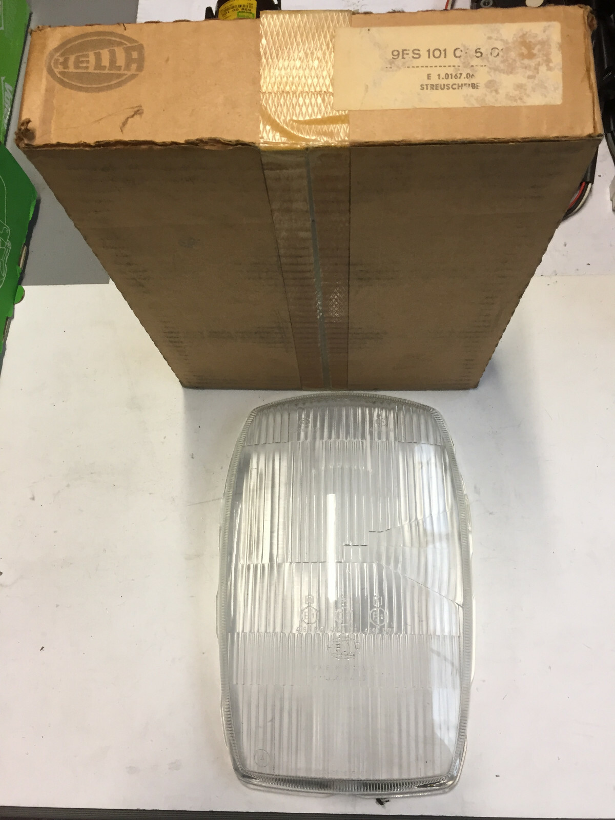 Glace de phare HELLA 9ES101055-011 | Mercedes W115 200 220 240 250 280