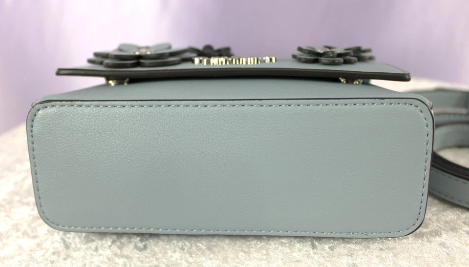 Bandolera Guess Zaria Mini con asa superior - Azul pizarra con apliques florales Foto 4 de 4