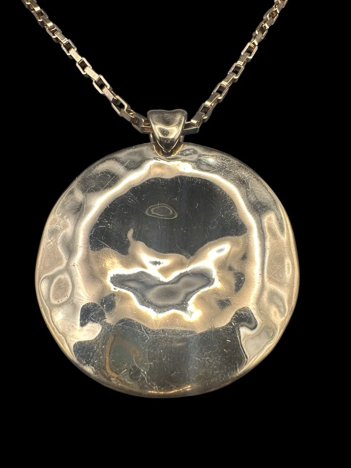 Collar Colgante Modernista Placa Oro Amarillo Martillado Robert Lee Morris RLM SOHO Foto 3 de 4