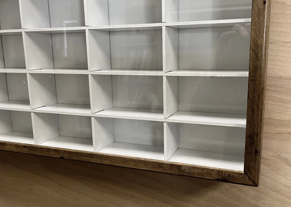 Expositor de pared artesanal para Matchbox/Hot Wheels 1:64 con CUBIERTA MOD blanco/nogal Foto 4 de 4