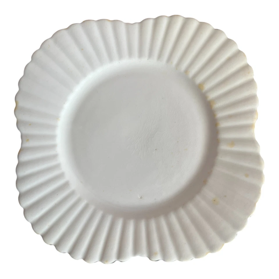 The Foley China 8 x White Glossy Decorative Serving Vintage Ceramic Plates - Image 4 of 4
