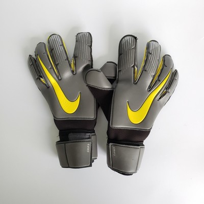 yellow nike goalkeeper gloves