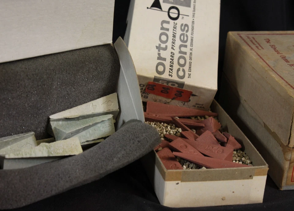 Lote de 4 Cajas De Colección Orton Conos Pirométricos Estándar Conjunto Cerámica Disparo 4 7 2 3 Grandes Foto 3 de 4