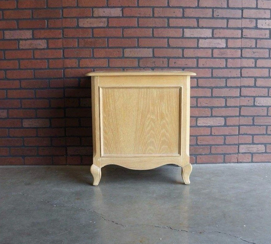 Mesitas de noche ~ Mesitas de noche provinciales francesas ~ Mesitas de noche ~ Un par Foto 4 de 4