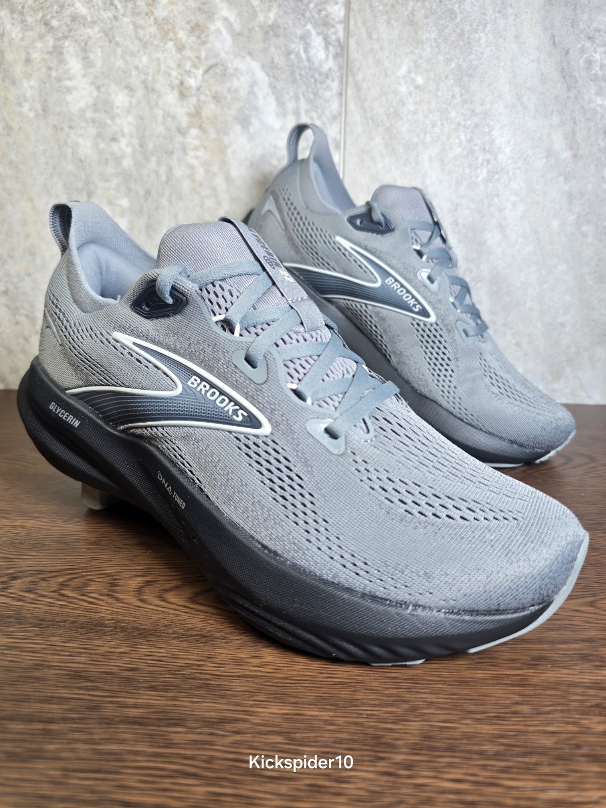 Size 7.5 Gray Ebony Soft Dna Tuned Cushion