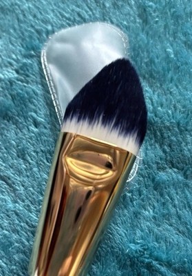 New! KIKO MILANO Fall 2.0 Collection Luxury Foundation Single Makeup Brush
