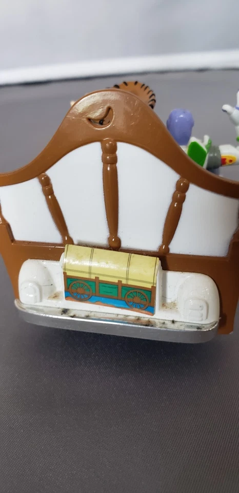 DISNEY TOY STORY Buzz Lightyear y Woody Die Cast Coche Cama Sin Caja Foto 4 de 4