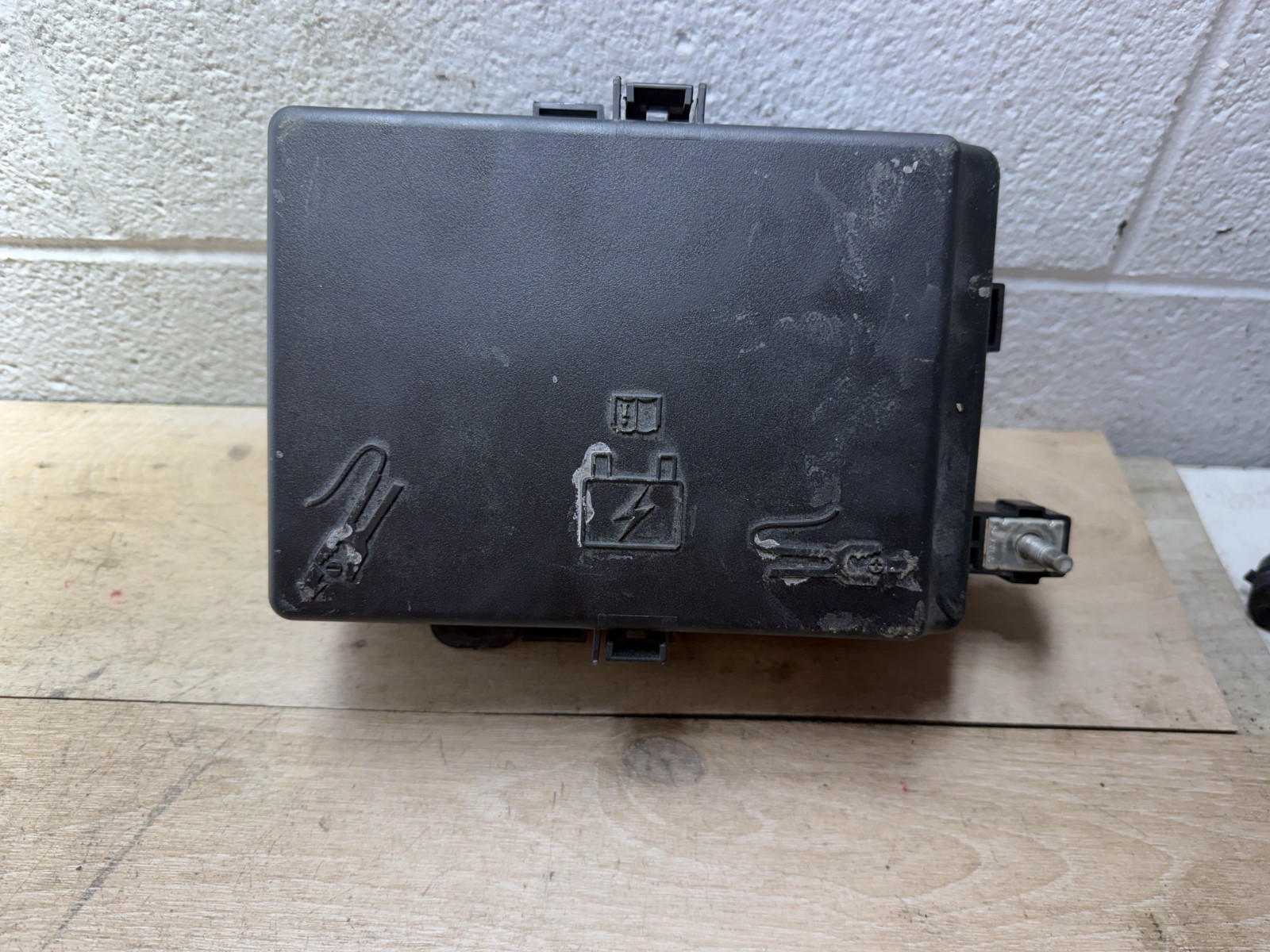 MASERATI GHIBLI OEM 17-21 FRONT FUSE RELAY JUNCTION BOX