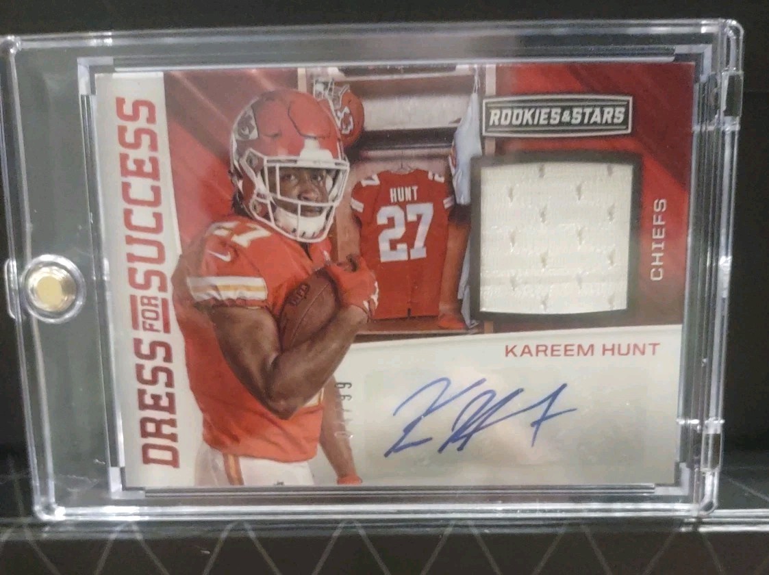 Kareem Hunt Panini Rookies & Stars Dress for Success Autograph Relics #DSKH Base