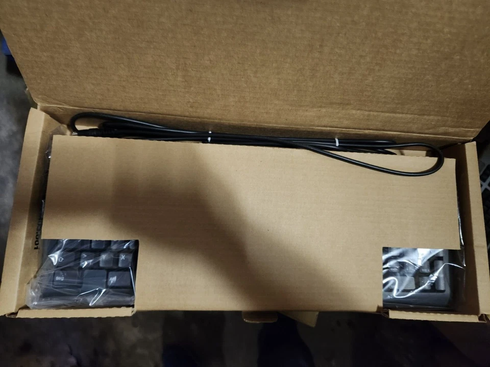 RARE NEW VINTAGE SILICON GRAPHICS SGI GREY PS2 KEYBOARD 062-0047-001 6512-BN 02 - Image 2 of 4