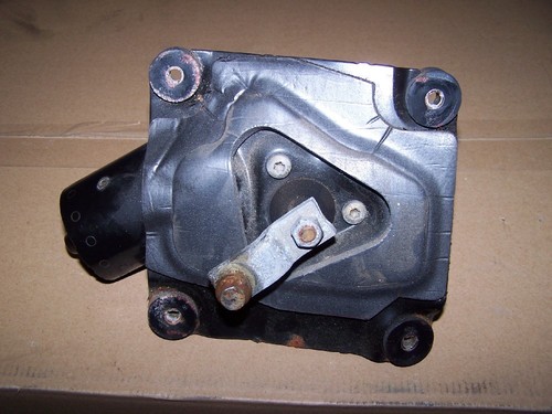 Scheibenwischermotor vorn Mitsubishi Carisma II Bj.99 0390241170CHP