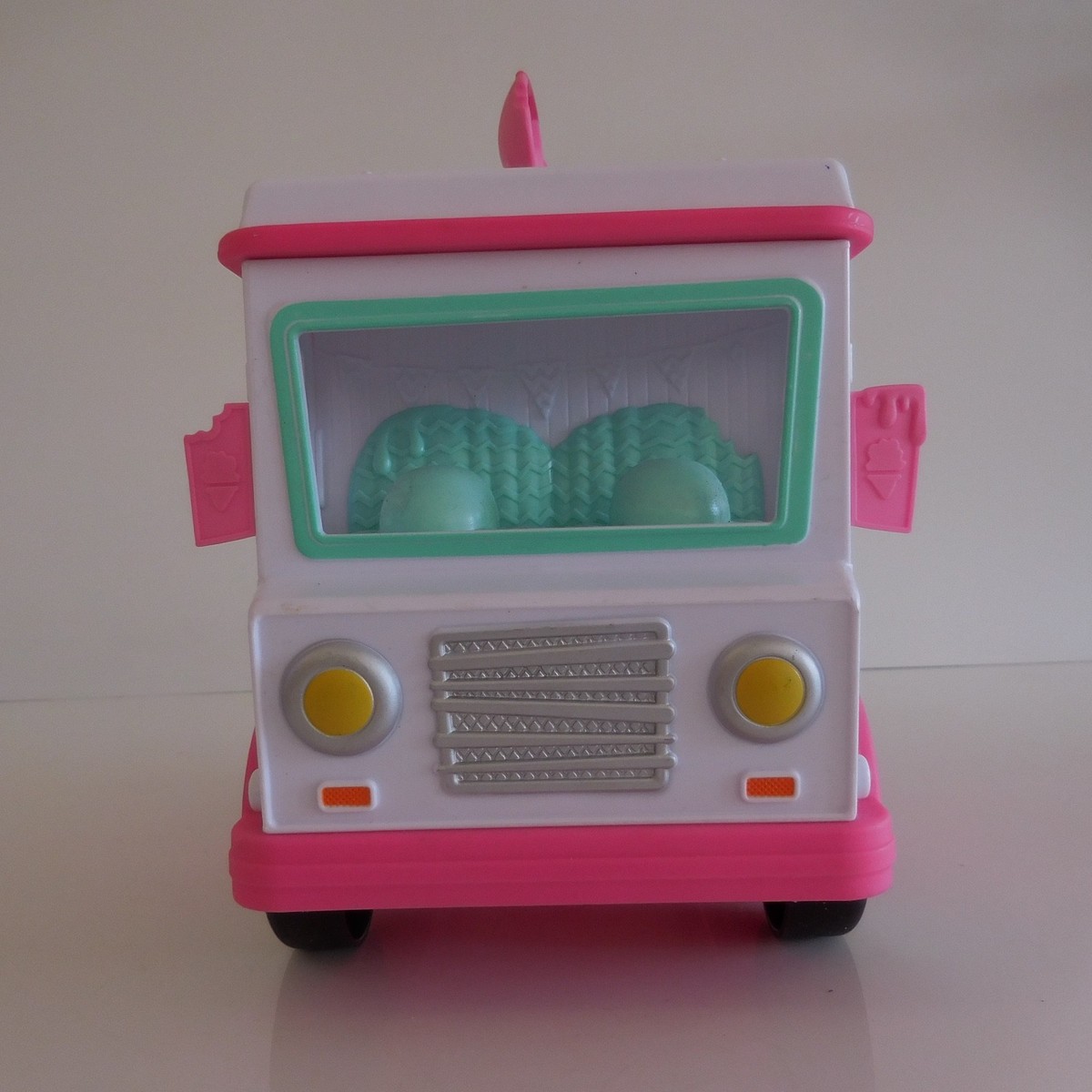 Camion ICE CREAM TM 2016 MGA Bucks UK - Miniature Collection