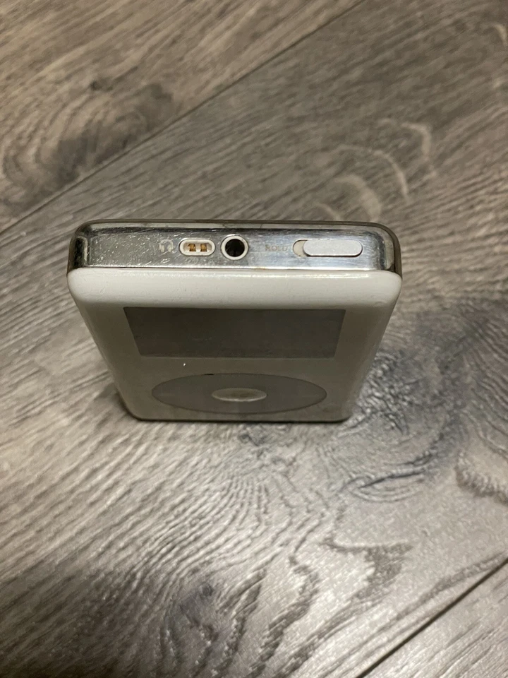 Apple iPod Classic 4th Generation White (20 GB) M9282 3500 Songs TESTED - Image 4 of 4