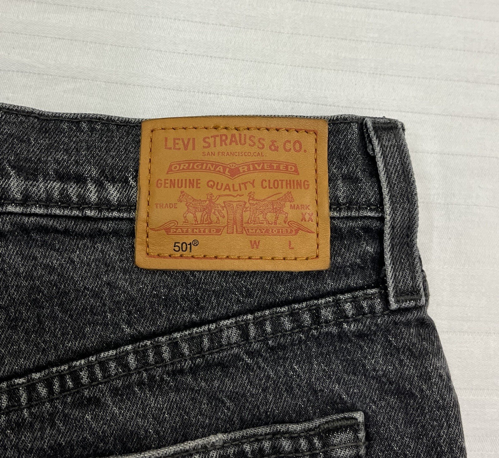 levis 501 womens denim shorts w29 in dark grey image 5