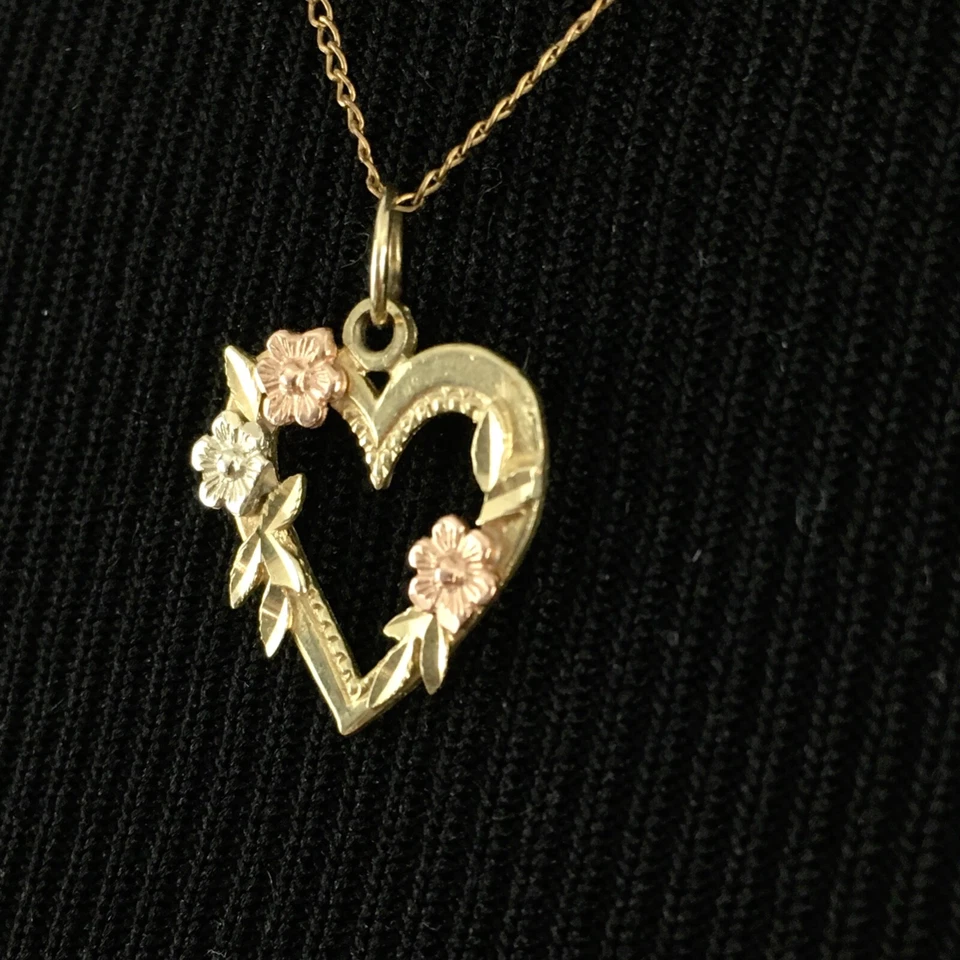Colgante oro tricolor 14K - corazón abierto floral sobre cadena llena de oro 18" vintage Foto 3 de 4
