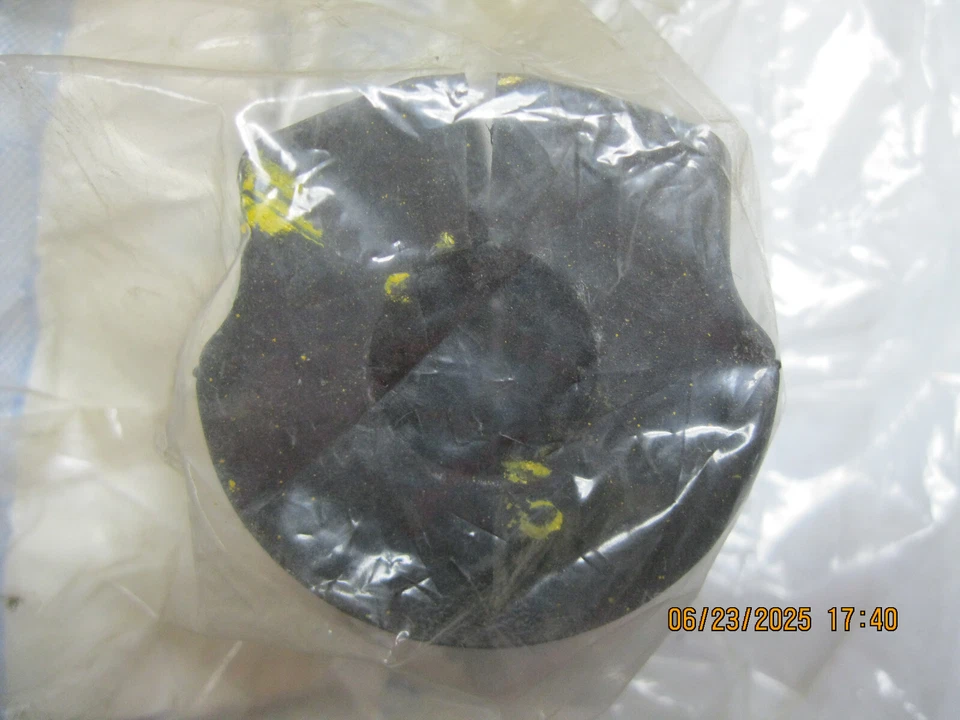 Suspension Stabilizer Bar Bushing Rear GM Parts 10351312 Foto 3 de 4