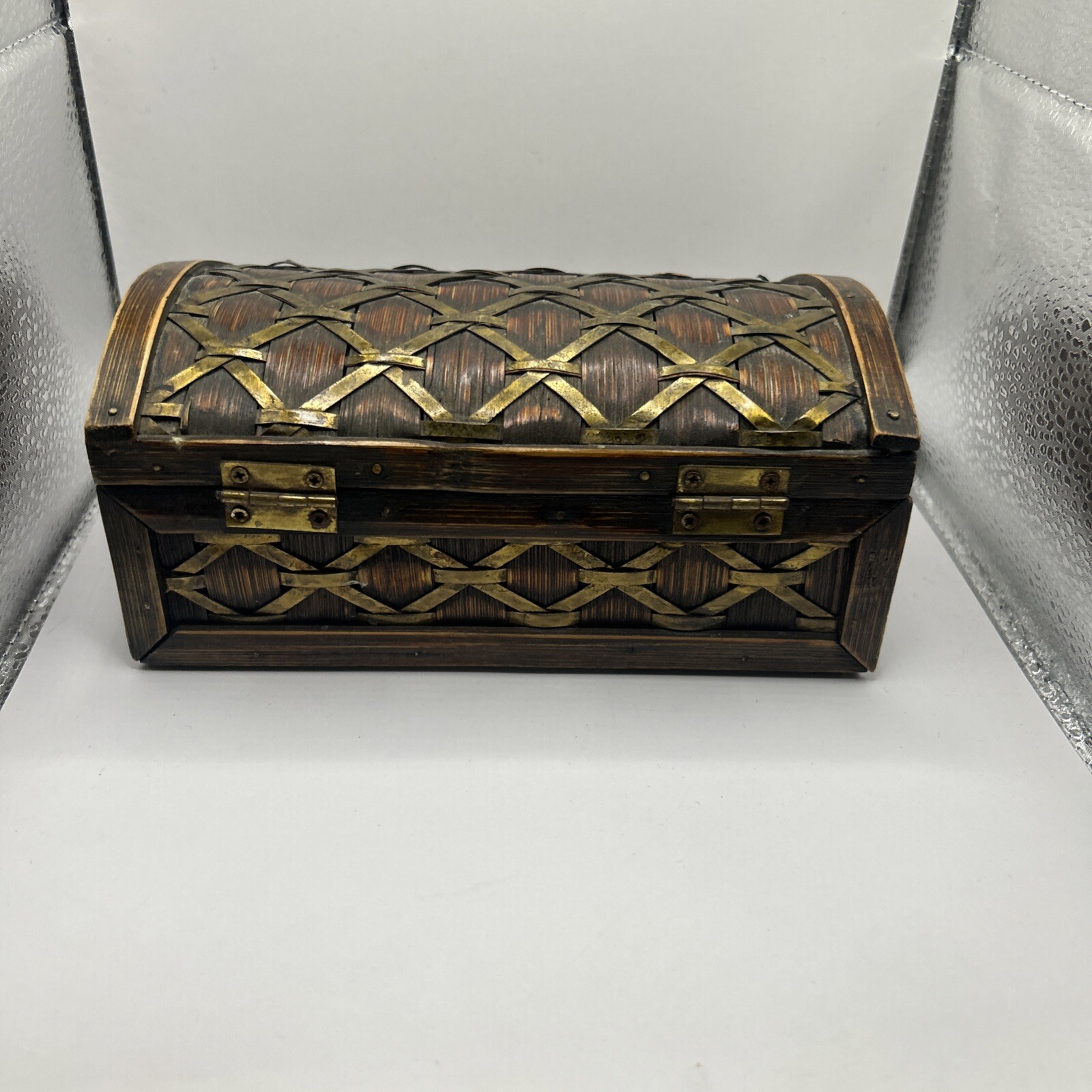 VINTIQUEWISE Wicker Wood Box With Metal Latch & Cross Hatched Silvertone Design.