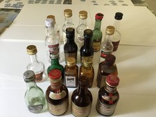 18 miniature bottles of liquers Drambuie Cointreau Whisky Rum De kuyper