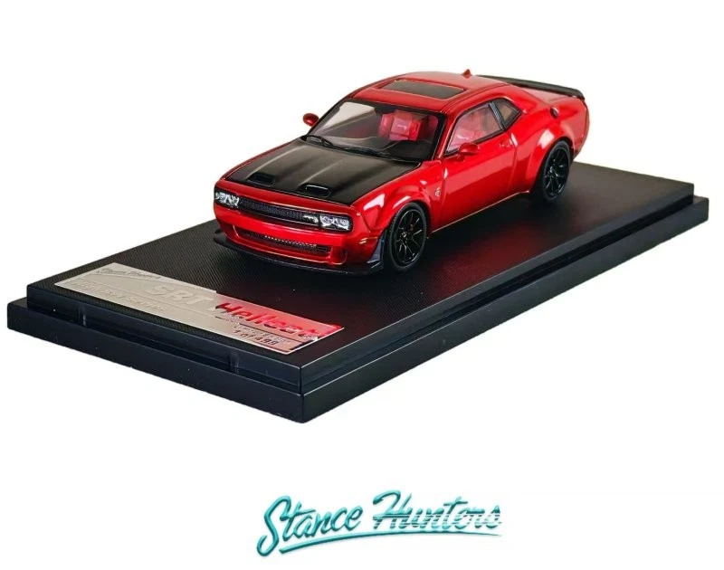 DODGE Challenger SRT Hellcat - Double intake Hood - red - Stance Hunters 1:64 - Immagine 4 di 4