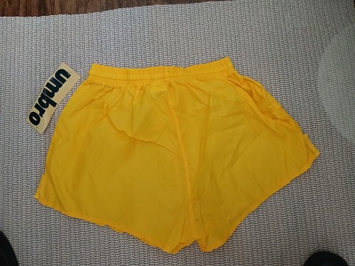 Vintage 80's Umbro Yellow Nylon Athletic Football FutbolSOCCER Shorts Medium NWT - Picture 2 of 3