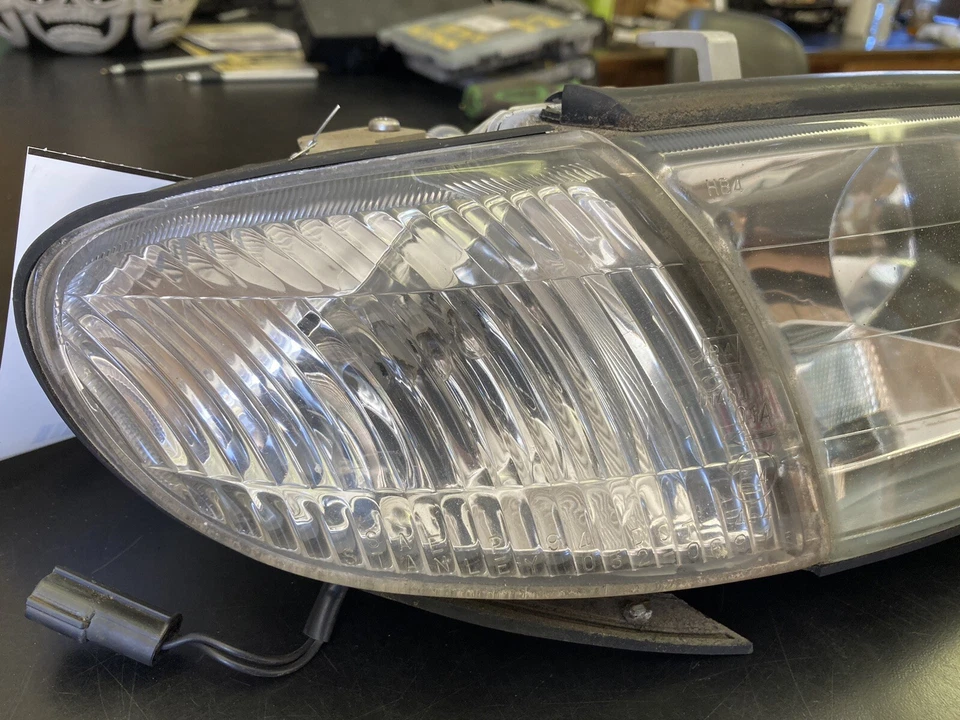 Faro lateral derecho Mazda Millennia 1997-2000 con lámpara marcadora Foto 3 de 4