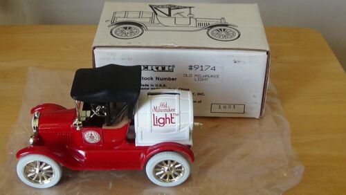 ERTL Old Milwaukee Light 1918 Ford Model T Runabout Barrel NEW in Original Box - Picture 1 of 6