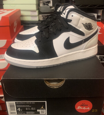Nike Air Jordan 1 Mid SE \'Diamond\' - Black & White - Size 7 comes with box! Nike Air Jordan 1 AJ1 Mid Diamond Shorts Black White Mens  main image 2