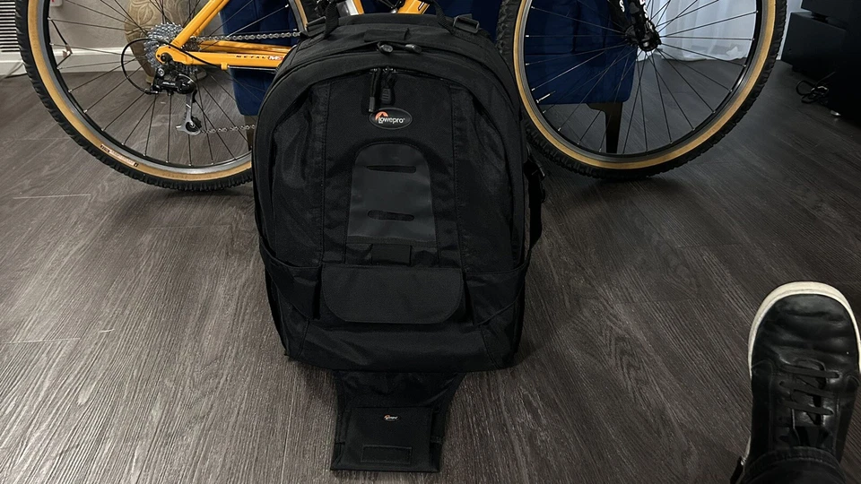 Lowepro CompuTrekker AW Backpack - carry Cameras, Lenses, plus Laptop/Notebook - Image 3 of 4