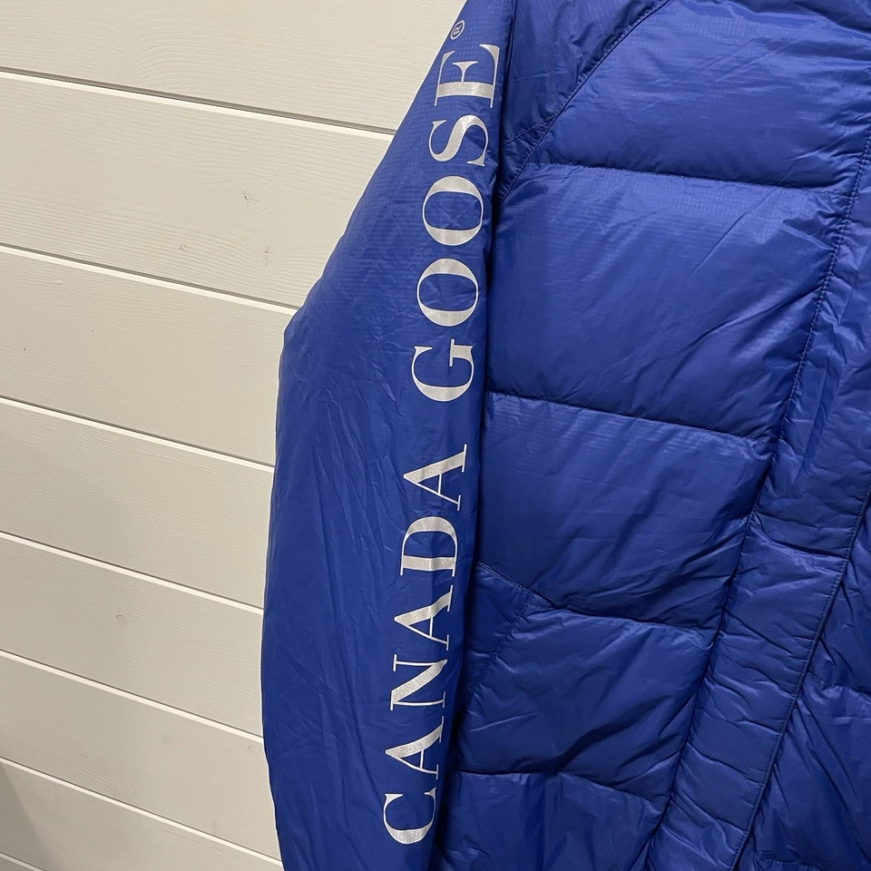 Chaqueta acolchada azul Pacífico para mujer Canada Goose Approach abrigo softshell M 2078L Foto 2 de 4