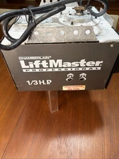 chamberlain liftmaster professional 1/3 h.p. garage door opener W/remote   VIDEO