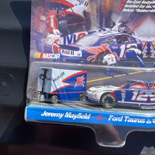 Nascar Hot Wheels 1:64 1998 Pit Crew Jeremy Mayfield #12 Pro Racing Car Tool Box - Picture 3 of 6