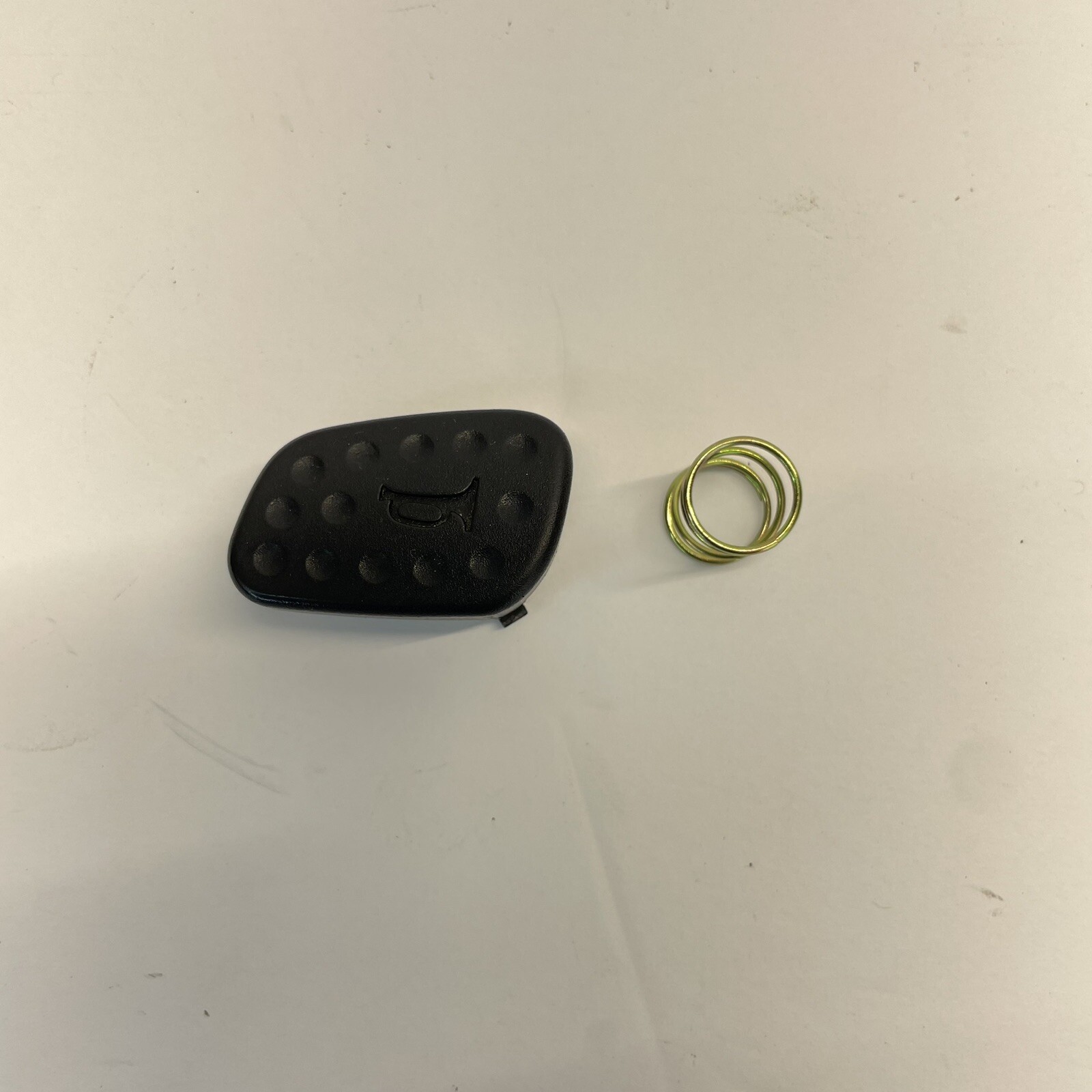 19992004 Land Rover Discovery II Left Steering Wheel Horn Button